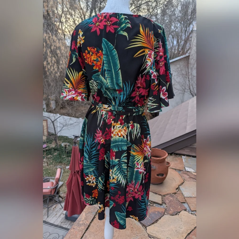 SHEIN VCAY Plus Tropical Print Surplice Neck Belted Dress size 1XL - Picture 5 of 11